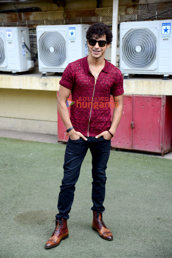 photos siddhant chaturvedi and ishaan khatter host a special screening of phone bhoot for underprivileged kids in juhu 4