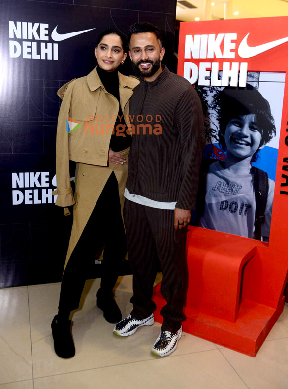 Photos Sonam Kapoor Ahuja, Anand Ahuja and Harsh Varrdhan Kapoor snapped at the Nike store Launch in Saket (3)