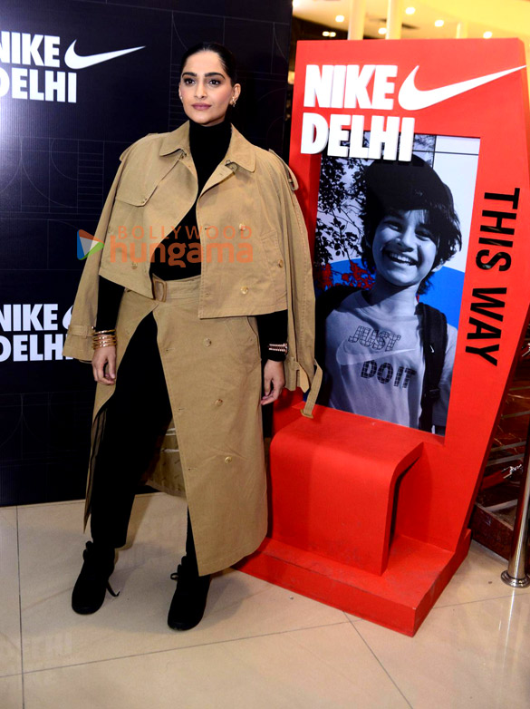 Photos Sonam Kapoor Ahuja, Anand Ahuja and Harsh Varrdhan Kapoor snapped at the Nike store Launch in Saket (5)