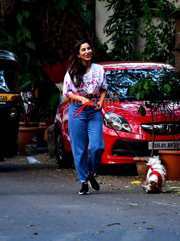 Photos: Sophie Choudry spotted with her pet in Bandra
