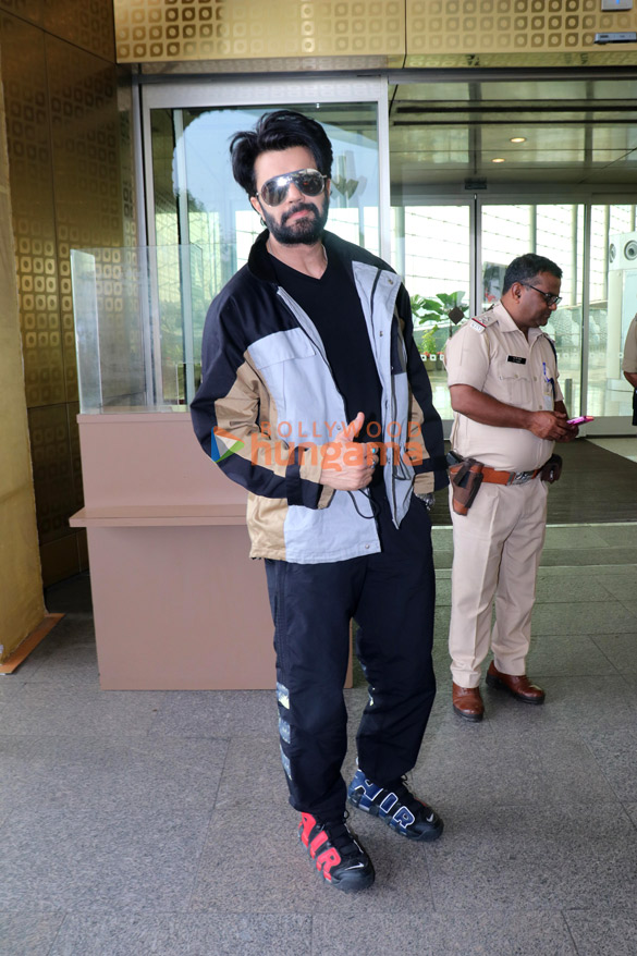 photos urvashi rautela chitrangda singh neha dhupia and others snapped at the airport 5