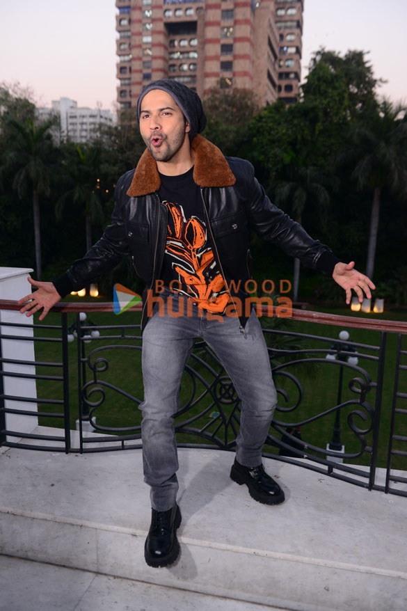photos varun dhawan kriti sanon and abhishek banerjee snapped promoting bhediya 5