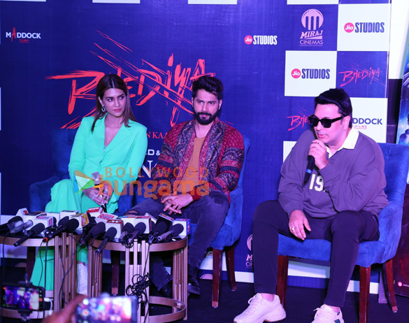 photos varun dhawan kriti sanon and dinesh vijan snapped promoting bhediya at velocity miraj cinemas in indore 3