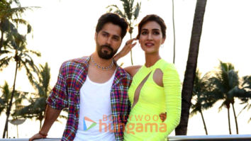 Photos: Varun Dhawan and Kriti Sanon snapped promoting Bhediya