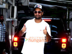 Photos: Vicky Kaushal snapped at a dubbing studio in Juhu