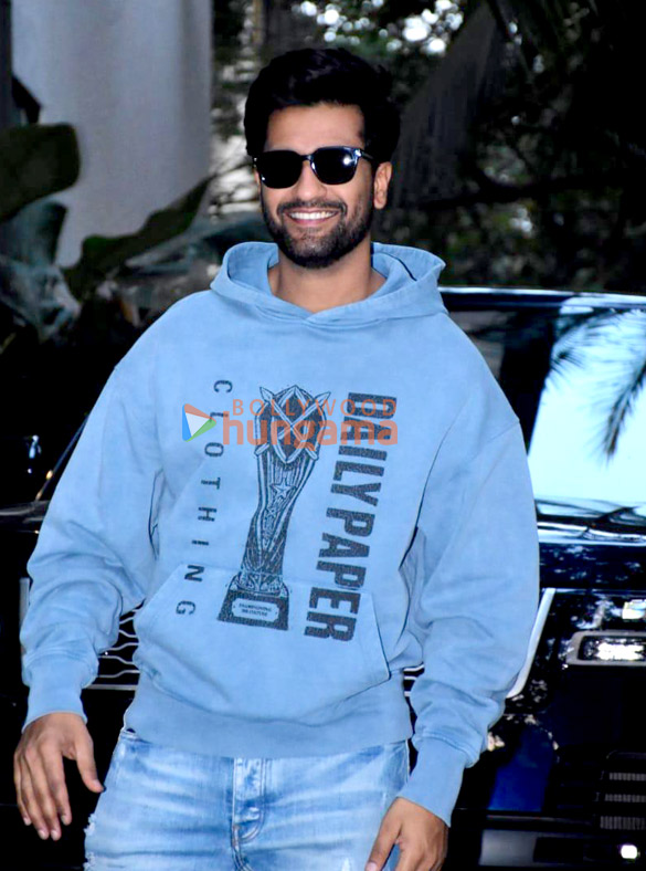 photos vicky kaushal spotted in bandra 1 2