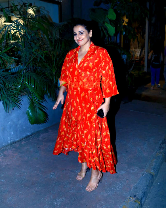 photos vidya balan snapped in juhu 2 2