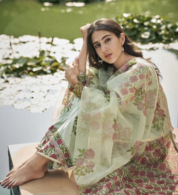 Sara Ali Khan's green floral kurta set is all about the glam factor in desi attire Sara Ali Khan's green floral kurta set is all about the glam factor in desi attire