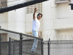 Shah Rukh Khan treats his fans by waving at them as they gather outside Mannat