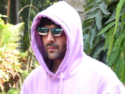 Spotted Kartik Aaryan as her comes out of his Mini Cooper