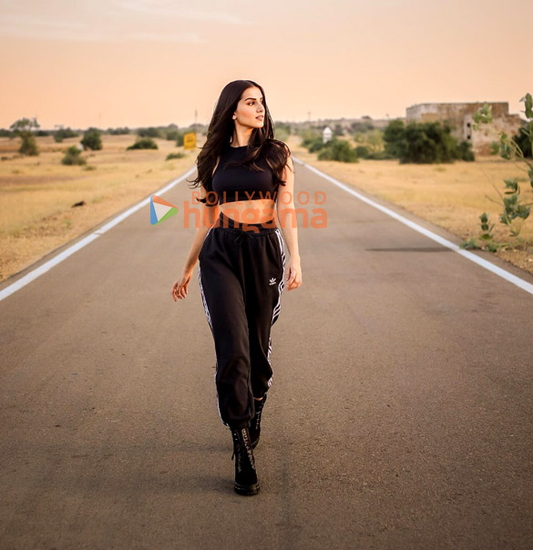 tara sutaria 1 98