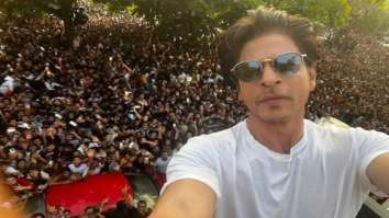 Shah Rukh Khan clicks birthday selfie featuring fans outside Mannat; calls ‘the sea of love’, expresses gratitude