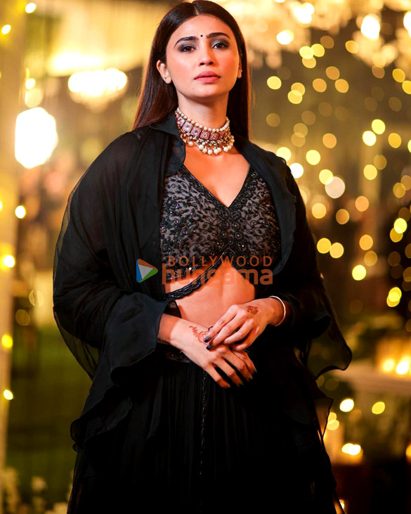 daisy shah 3 32