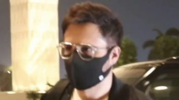 Emraan Hashmi greets paps as he gets clicked at the airport