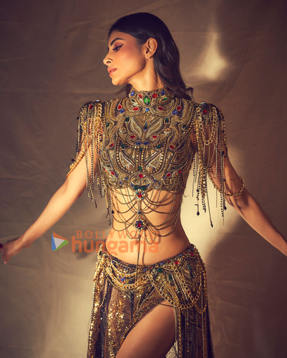 mouni roy 1 195