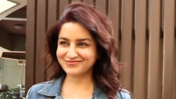 Paps capture a glimpse of Tisca Chopra & Manish Malhotra