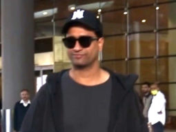 Paps wish Vicky Kaushal ‘Happy Anniversary’ as he gets clicked at the airport