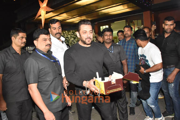 photos aayush sharma hosts salman khans birthday bash at his residence 1122 1