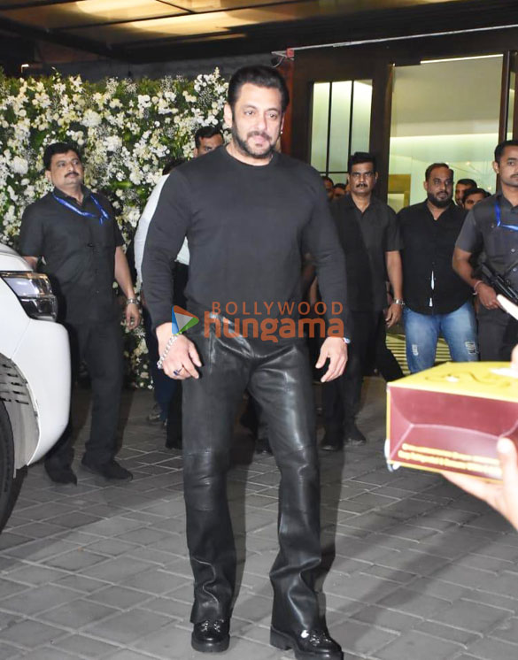 photos aayush sharma hosts salman khans birthday bash at his residence 1122 5