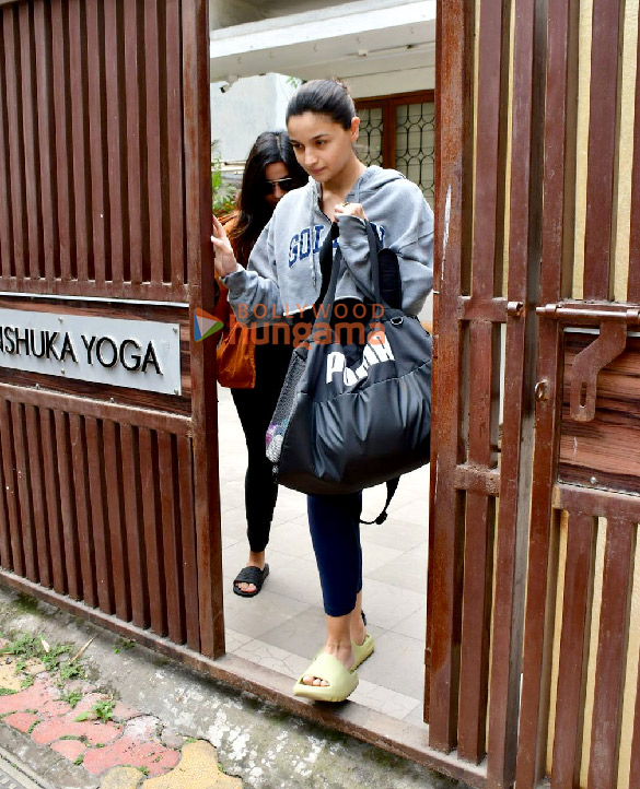 photos alia bhatt spotted at anshuka yoga in bandra 1 5