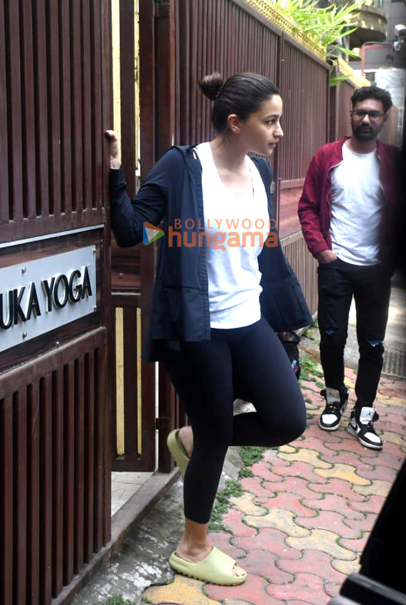 photos alia bhatt spotted at anshuka yoga in bandra 2 4