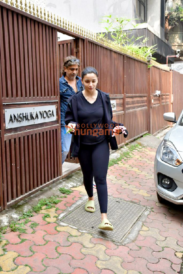 photos alia bhatt spotted at anshuka yoga in bandra 3 2