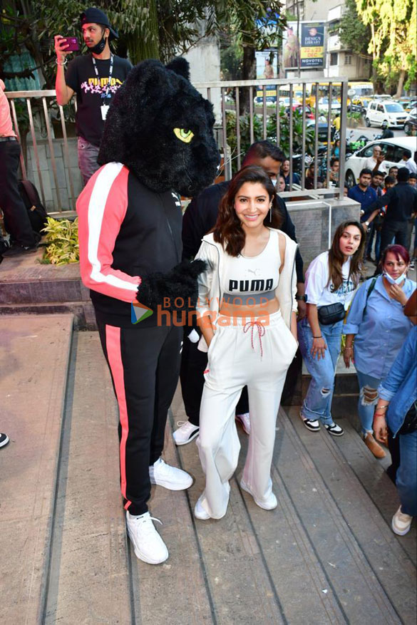 photos anushka sharma snapped at the puma store 6