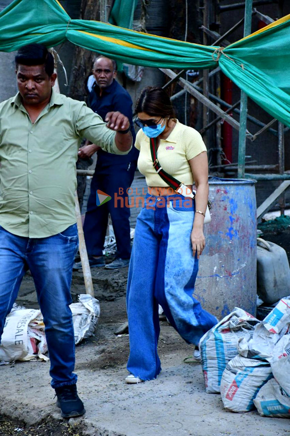 photos bhumi pednekar snapped finding new home in bandra 4