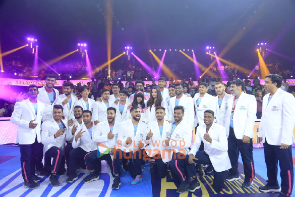 photos cast of cirkus snapped promoting their film at the pro kabaddi league 14