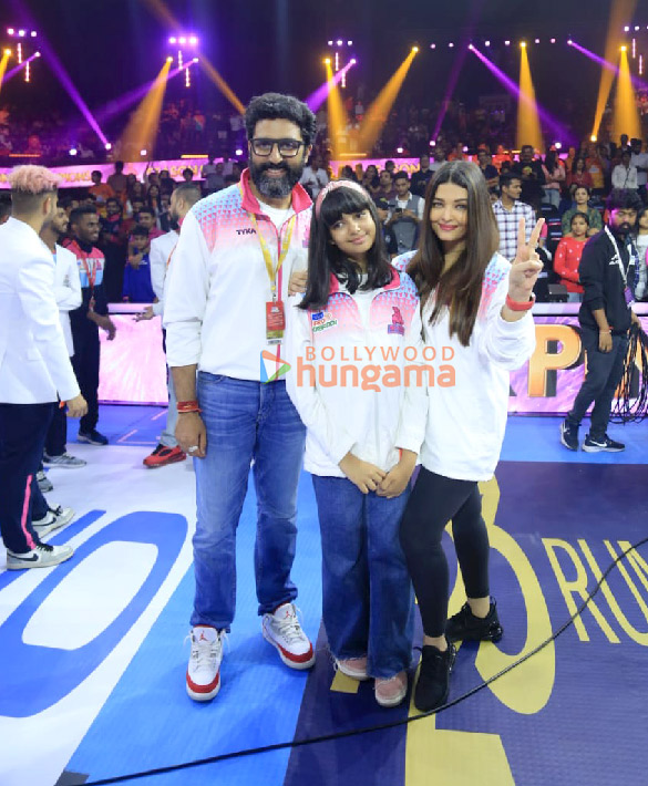 photos cast of cirkus snapped promoting their film at the pro kabaddi league 17