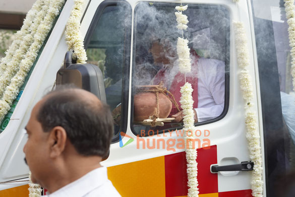 photos celebs attend tunisha sharmas last rites to pay respect 4