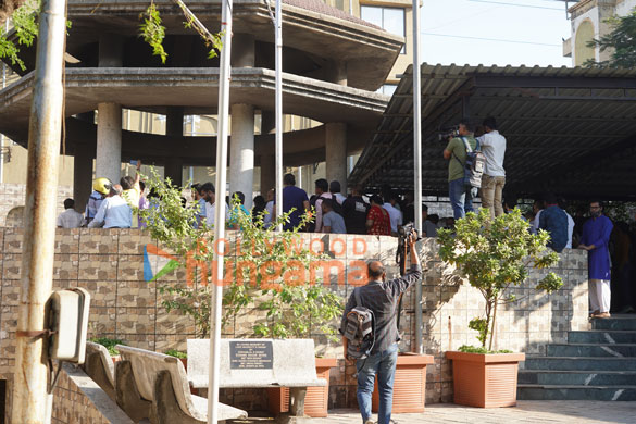 photos celebs attend tunisha sharmas last rites to pay respect 6