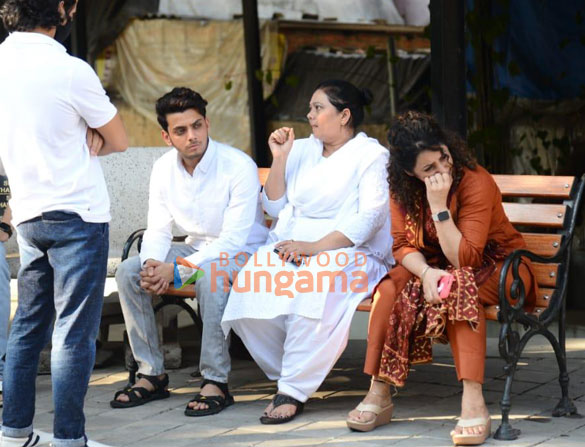 photos celebs attend tunisha sharmas last rites to pay respect 8
