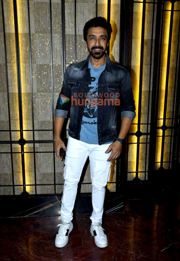 photos celebs attend the youwecan cancer foundation and curia app event to support underpriviledged cancer patients 4