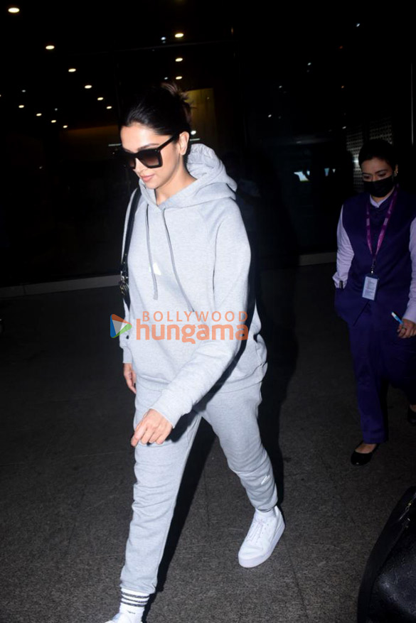 photos deepika padukone and avneet kaur snapped at the airport 6