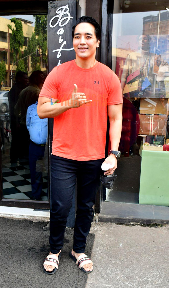 photos disha patani and rinzing denzongpa snapped at bastian in bandra 6