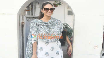 Photos: Esha Gupta snapped outside her dance class