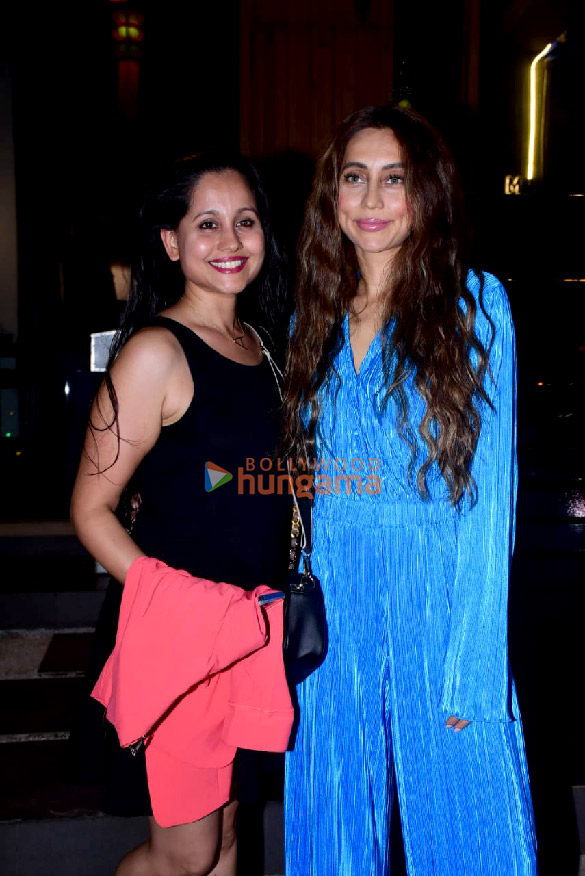 photos farhan akhtar shibani dandekar and anusha dandekar spotted outside at mizu 6