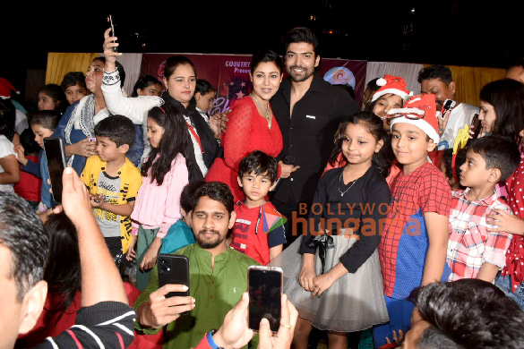 photos gurmeet choudhary and debina banerjee celebrate christmas with fans 5