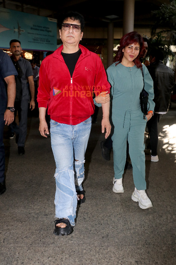 photos hrithik roshan ayushmann khurrana dharmendra and others snapped at the airport2 5