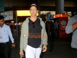 Photos: Hrithik Roshan, Ayushmann Khurrana, Dharmendra and others snapped at the airport