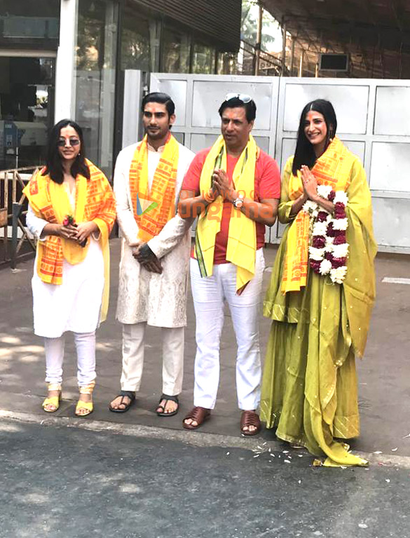 photos india lockdown star aahana kumra prateik babbar shweta basu prasad and director madhur bhandarkar snapped at siddhivinayak temple 1