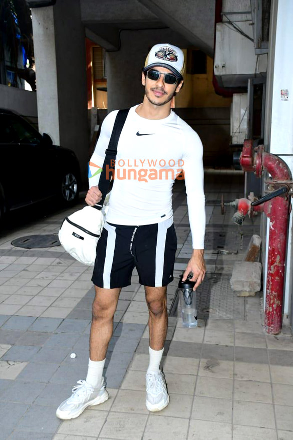 Photos: Ishaan Khatter snapped at the gym in Juhu Photos: Ishaan Khatter snapped at the gym in Juhu