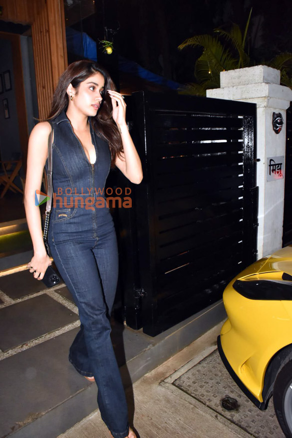 photos janhvi kapoor snapped at mizu in bandra 3