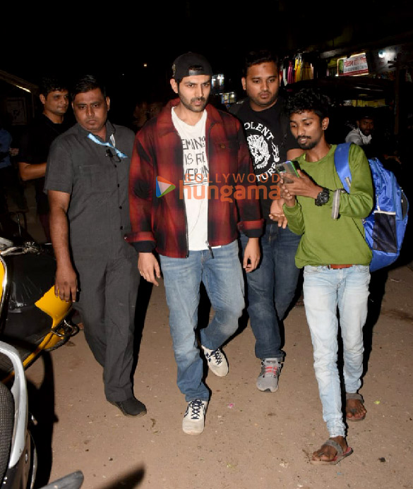 photos kangana ranaut kiara advani and kartik aaryan snapped at versova jetty 3