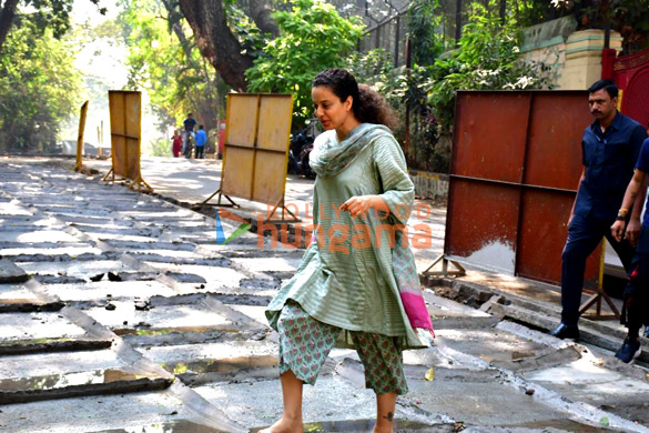 photos kangana ranaut snapped in bandra 4 5