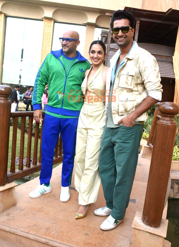 Photos: Kiara Advani, Vicky Kaushal, Shashank Khaitan snapped promoting their film Govinda Naam Mera Photos: Kiara Advani, Vicky Kaushal, Shashank Khaitan snapped promoting their film Govinda Naam Mera