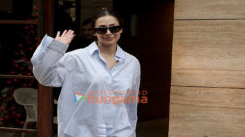 Photos: Malaika Arora spotted outside her house in Bandra