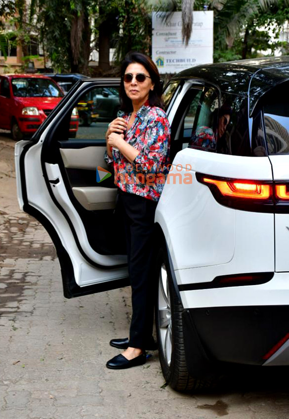photos neetu singh spotted outside a dental clinic in khar 1
