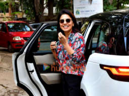 Photos: Neetu Singh spotted outside a dental clinic in Khar